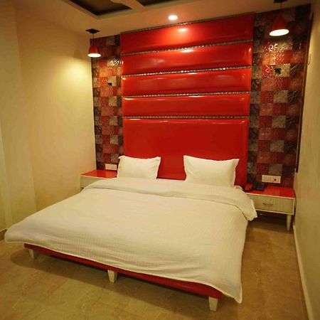 Hotel Soluxe Yamuna Nagar Exterior photo